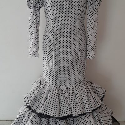 traje de flamenca blanco y negro