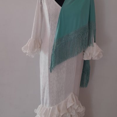 traje de flamenco blanco de encaje