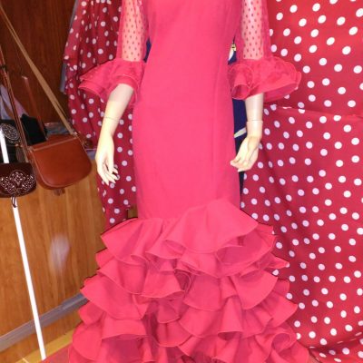 traje de flamenca rojo con mangas plumeti