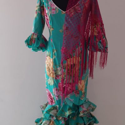 traje de flamenca con estampado de flores