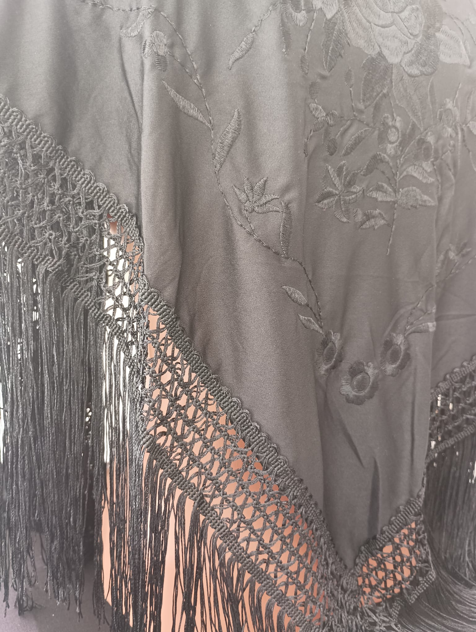 MANTONCILLO NEGRO FLOR NEFRO2
